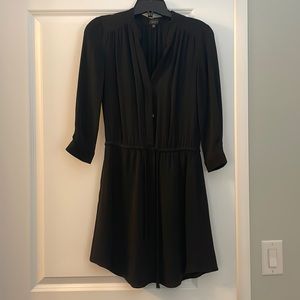 Versatile black dress, easy to wear in all seasons